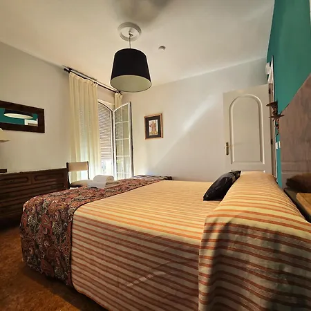 Deluxe A 10 Min Del Acueducto I Jardin I 2 Tv I 5g I Aparca En La Puerta I Ubicacion Excelente I Todas Ventanas A La Calle Segovia